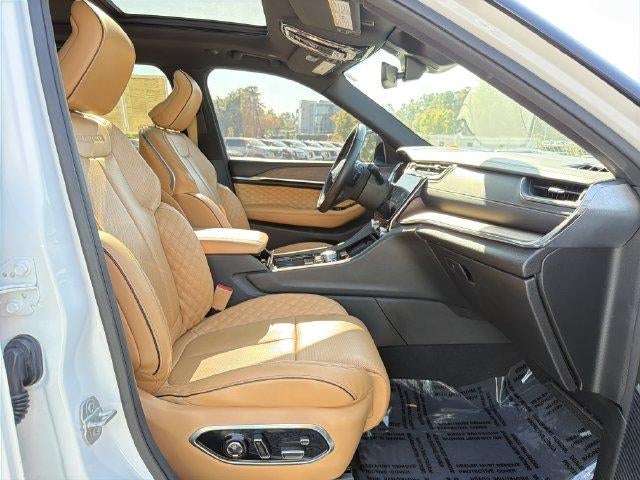 2023 Jeep Grand Cherokee Summit