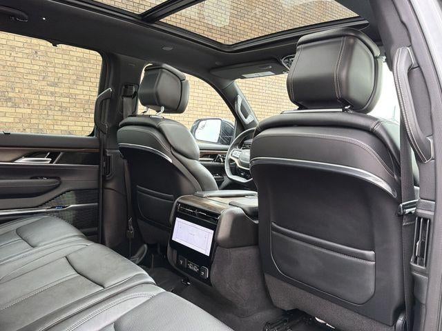 2023 Jeep Grand Wagoneer Base