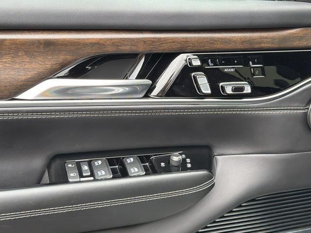 2023 Jeep Grand Wagoneer Base