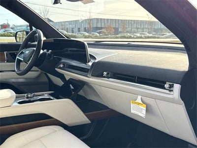 2026 Cadillac VISTIQ Luxury