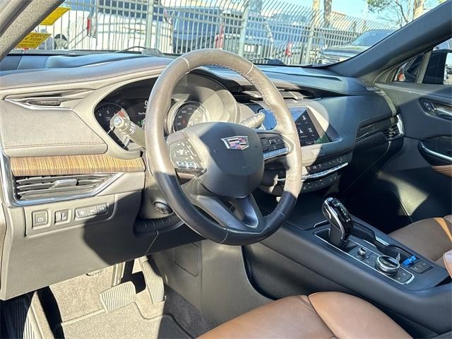2022 Cadillac XT4 Premium Luxury