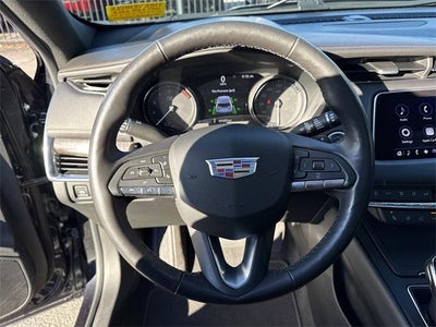 2022 Cadillac XT4 Premium Luxury