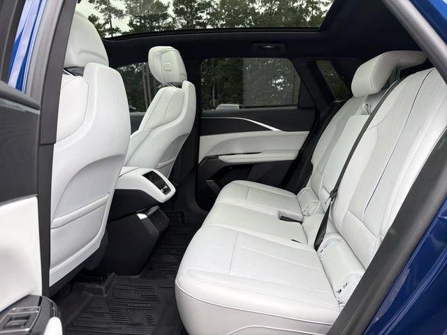2024 Cadillac LYRIQ Luxury 1