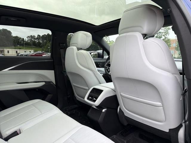 2024 Cadillac LYRIQ Luxury 1