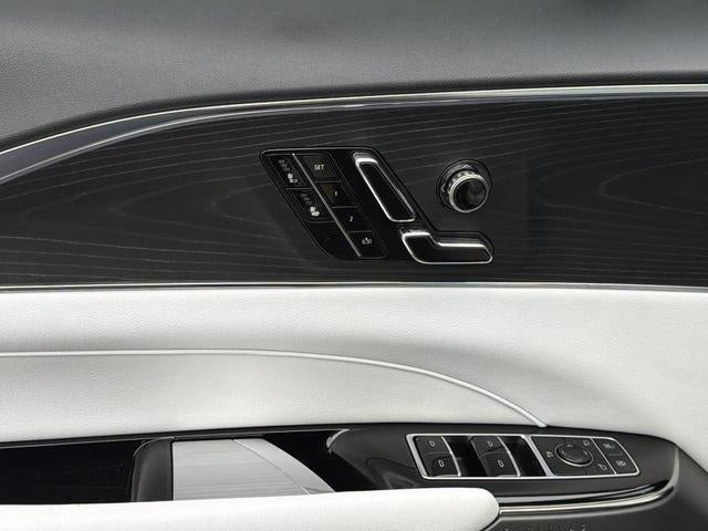2024 Cadillac LYRIQ Luxury 1