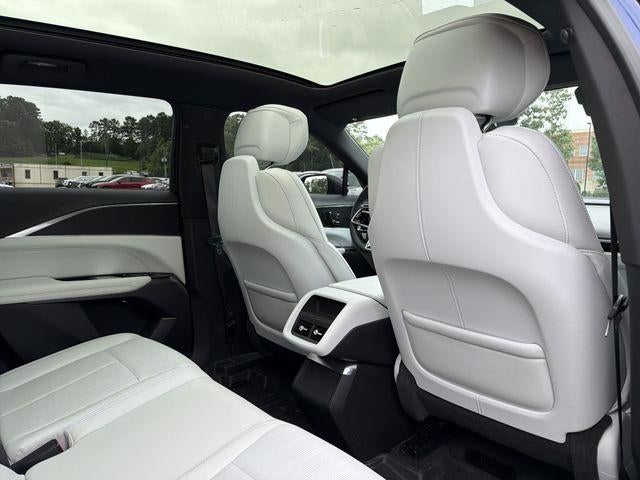 2024 Cadillac LYRIQ Luxury 1