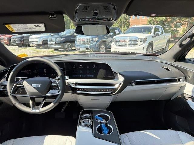 2024 Cadillac LYRIQ Luxury 1