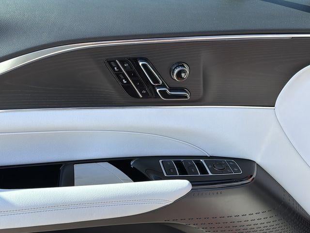 2024 Cadillac LYRIQ Luxury 1