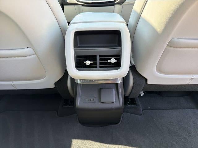 2024 Cadillac LYRIQ Luxury 2