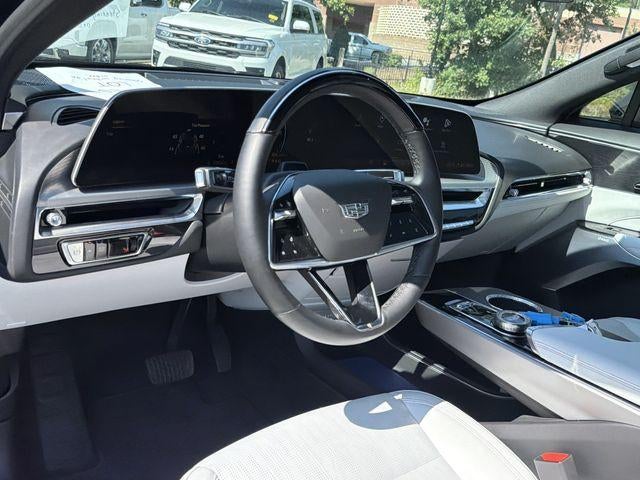 2024 Cadillac LYRIQ Luxury 2