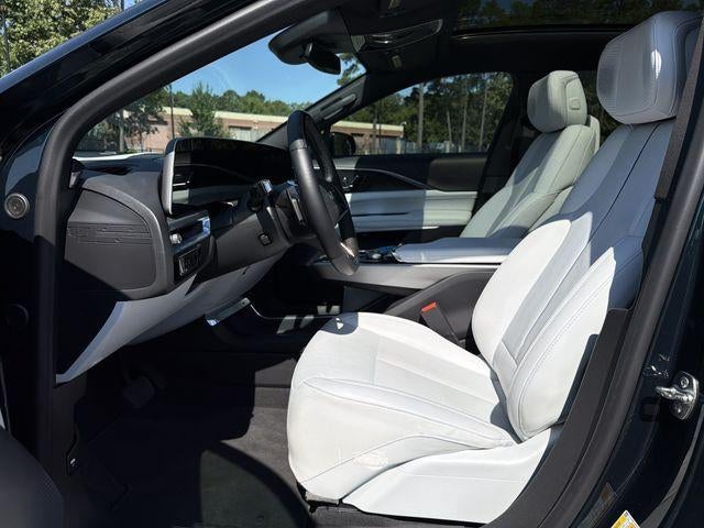2024 Cadillac LYRIQ Luxury 2