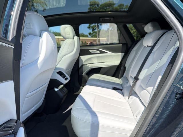 2024 Cadillac LYRIQ Luxury 2