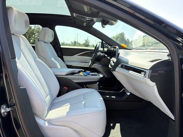 2024 Cadillac LYRIQ Luxury 2