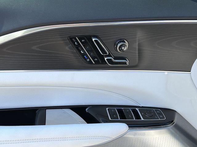 2024 Cadillac LYRIQ Luxury 2