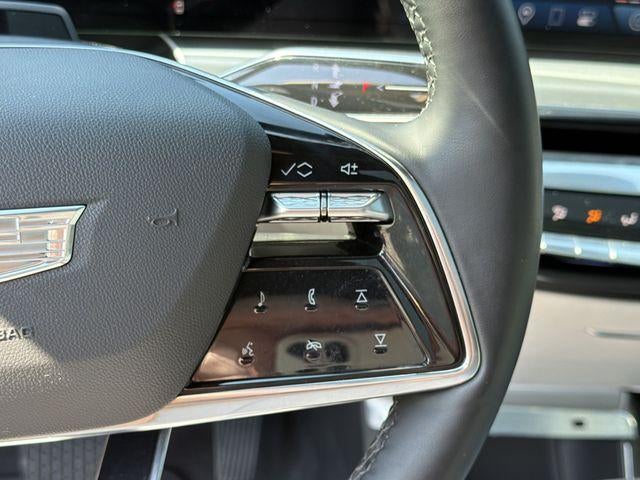 2024 Cadillac LYRIQ Luxury 2