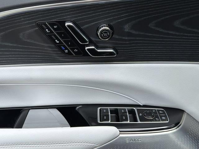 2024 Cadillac LYRIQ Luxury 2