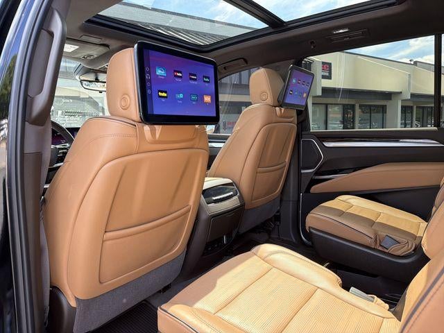 2025 Cadillac Escalade ESV Premium Luxury