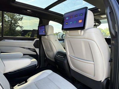 2025 Cadillac Escalade ESV Sport