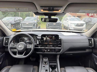 2024 Nissan Pathfinder SL